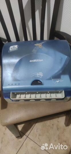 Lotus professional диспенсер для полотенец