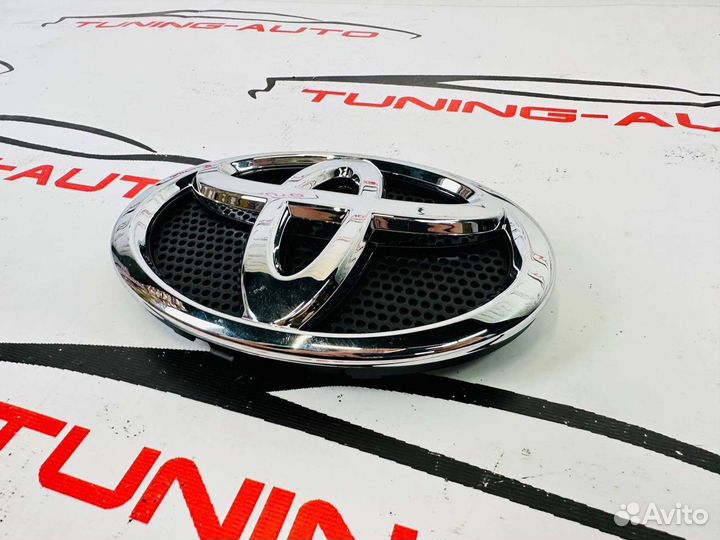 Эмблема в решетку Toyota Land Cruiser 200 E0719