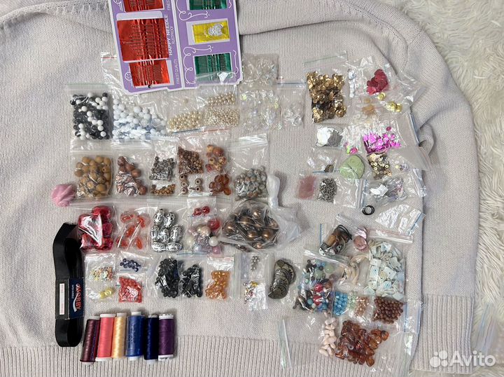 Бусины для рукоделия, нитки