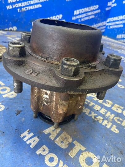 Задняя ступица. Isuzu Elf грузовой 4BE1 1996