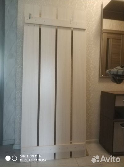 Настенная панель с крючками в прихожую
