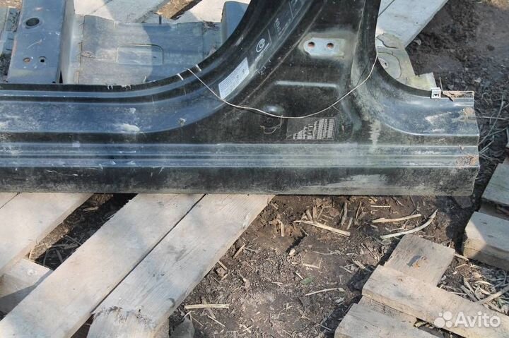 Порог левый Hyundai-KIA Solaris 1