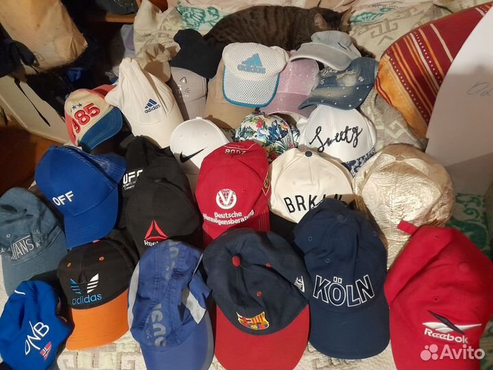 Кепки разные