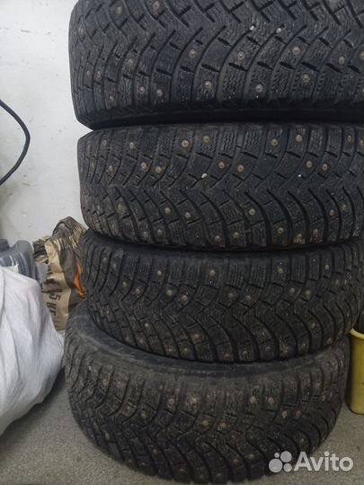 Michelin X-Ice North XIN2 215/60 R16