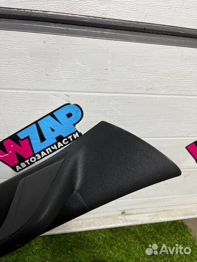 Обшивка стойки передней передняя правая Dodge Ram