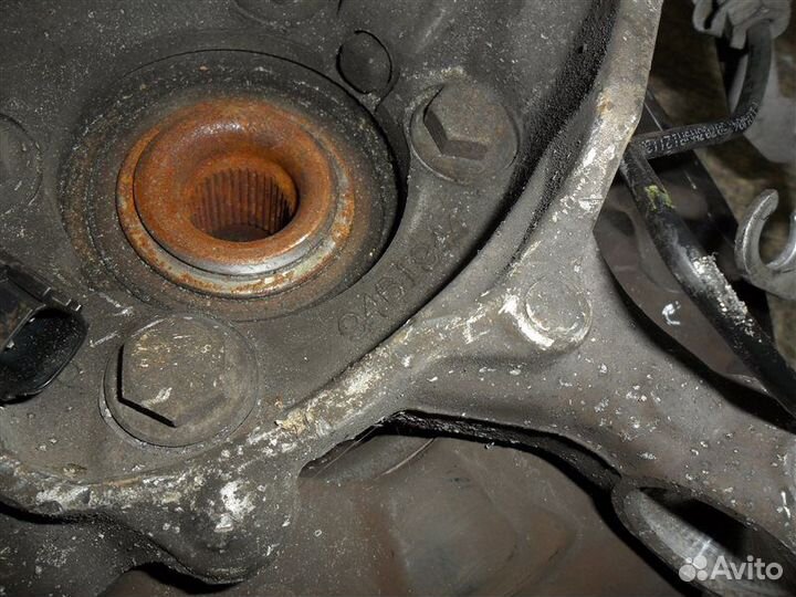 Ступица (кулак, цапфа) передняя правая Volvo V70