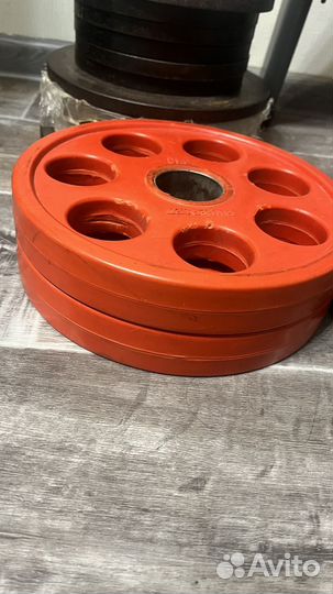 Скамья для жима с блинами и грифом + гантели