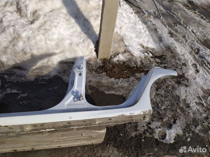 Четверть левая порог Форд Фиеста 6 15 год