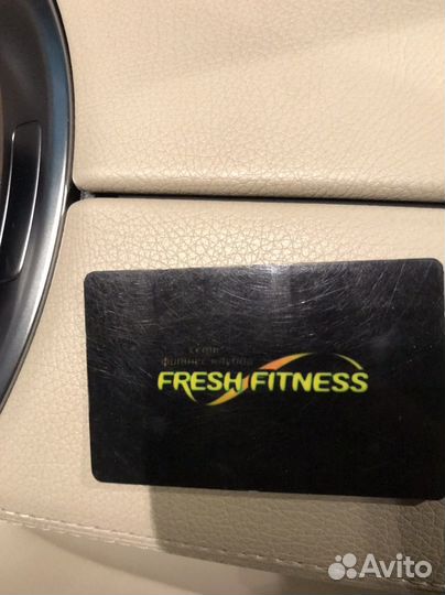 Абонемент в фитнес клуб с бассейном