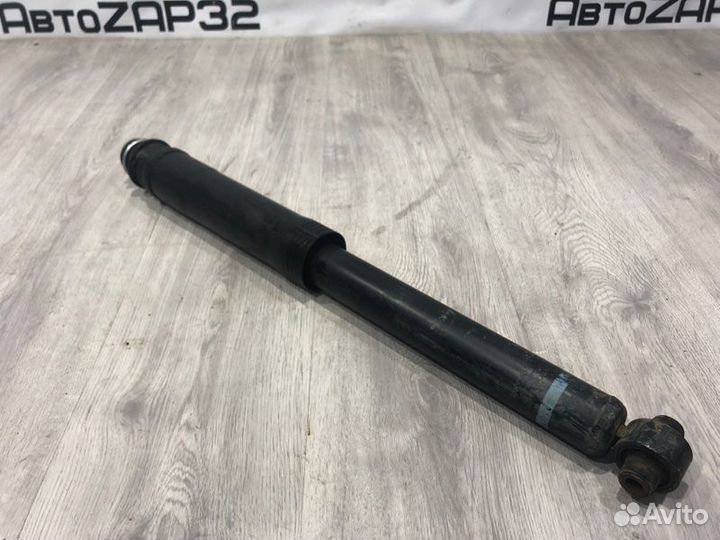 Амортизатор задний правый Toyota Corolla E150 2006