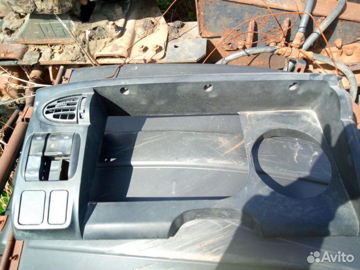 Накладка на щиток приборов Hyundai Hd500 тягач