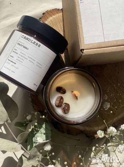 Ароматическая свеча с деревянным фитилем. Свечи