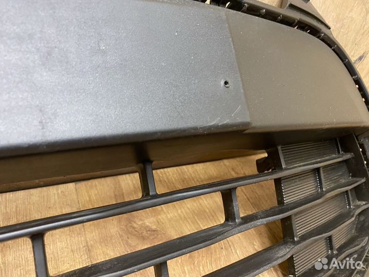 Решётка в бампер центральная Kia Rio 2017+