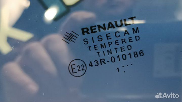 Стекло двери передней переднее левое Renault