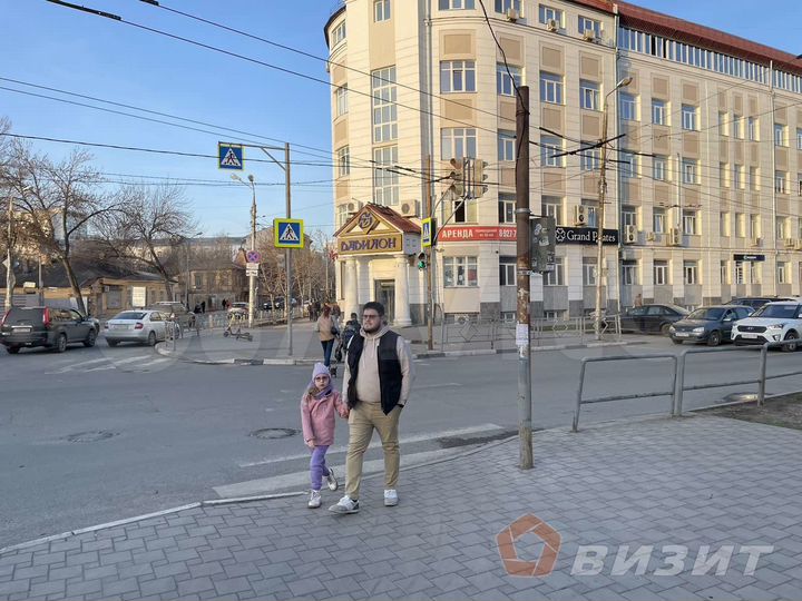 Торговая площадь у входа на 2 этаж