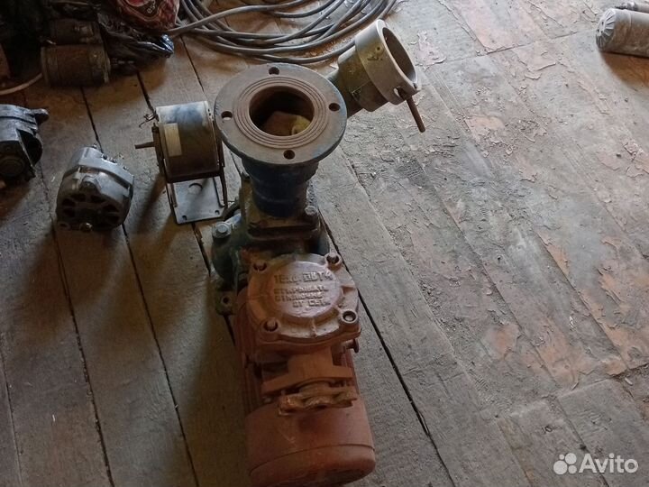 Электродвигатель с насосом