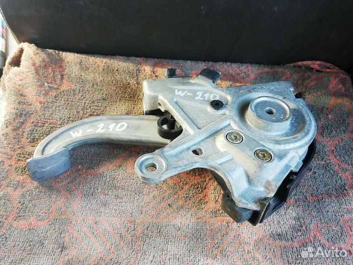 Педаль стояночного тормоза Мерседес W210