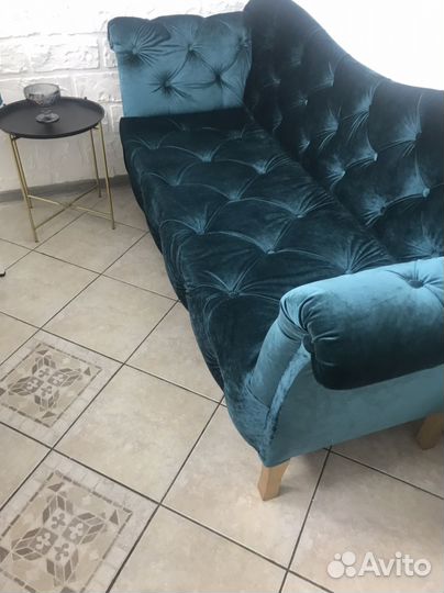 Диван новый в каретной стяжке