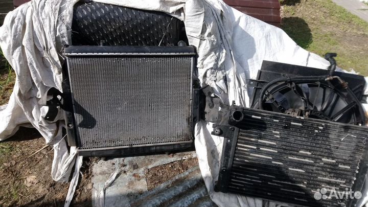 Радиатор охлаждения на джип гранд чероки ZJ WJ WK
