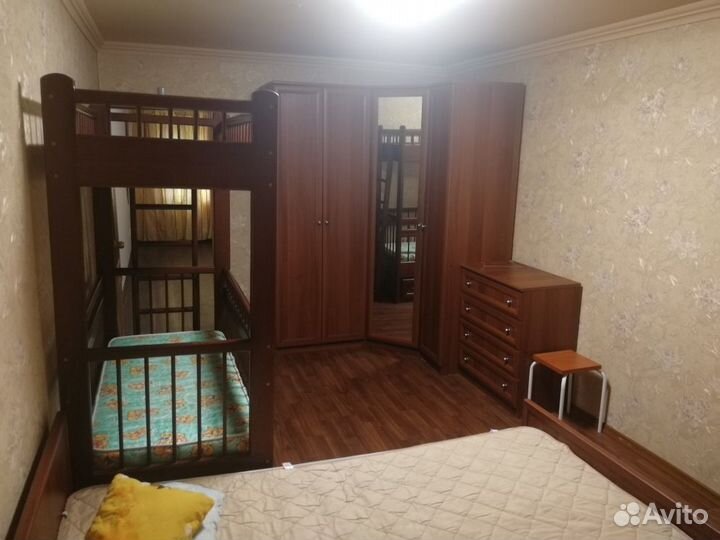 Кровать из натурального дерева