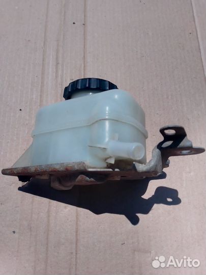 Бачок тормозной жидкости Toyota Wish