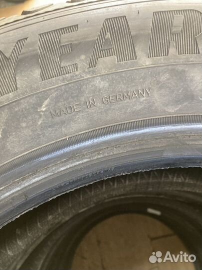 Goodyear UltraGrip Ice Arctic SUV 215/65 R17