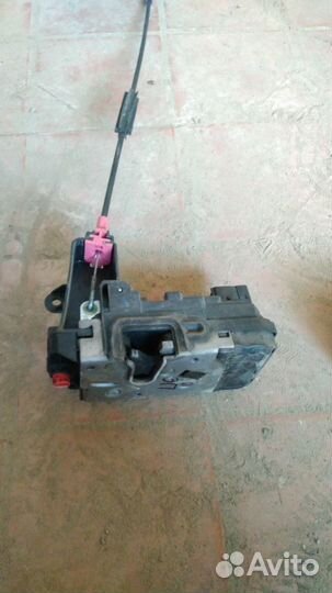 Замок задний правый двери Opel Astra H