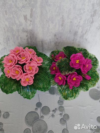 Фиалка из бисера