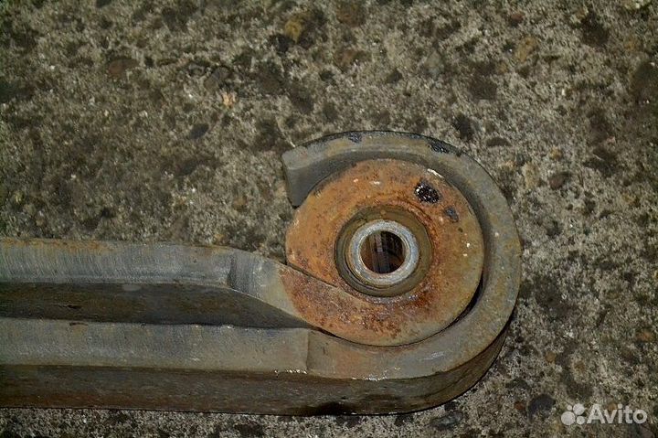 Полурессора ведущего моста, левая renault trucks M