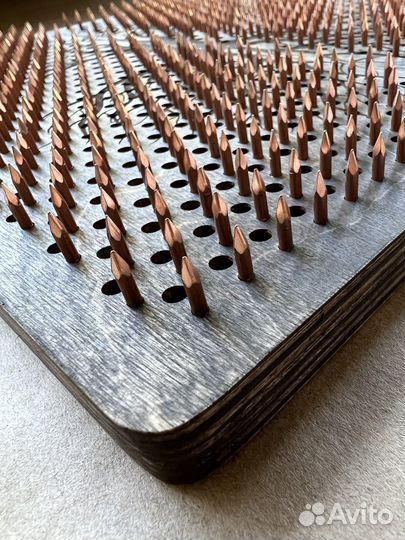 Доска садху с медными гвоздями медная