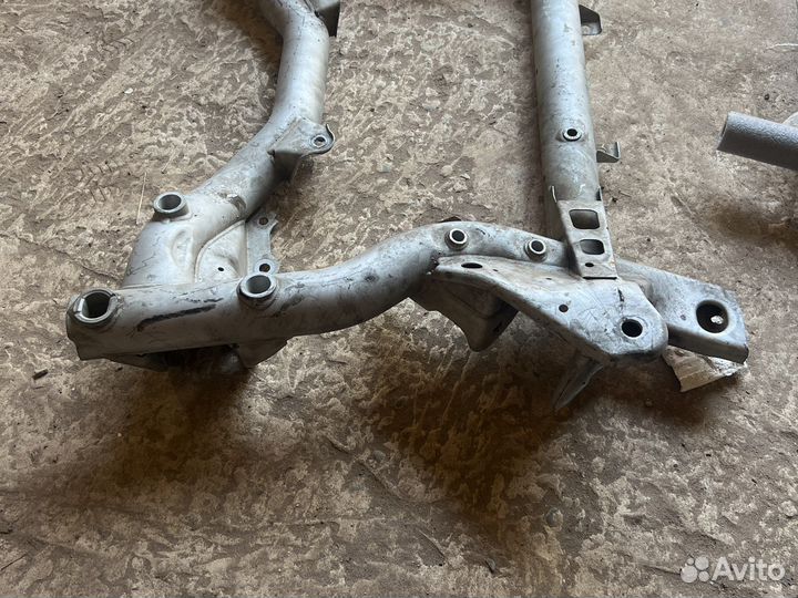 Подрамник mercedes w204