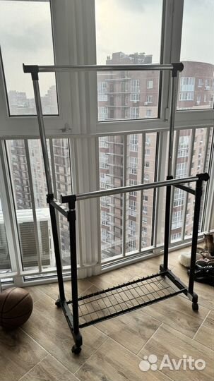 Вешалка для одежды напольная на колесах