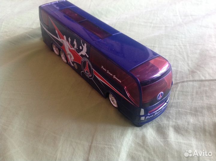 Автобус футбольной команды Пари-Сен Жермен