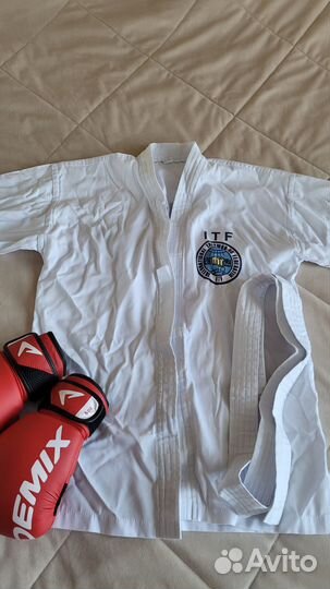 Костюм для тхэквондо и перчатки