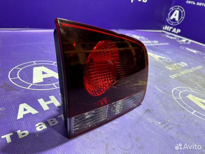 Фонарь в крышку багажника левый Volkswagen Touareg