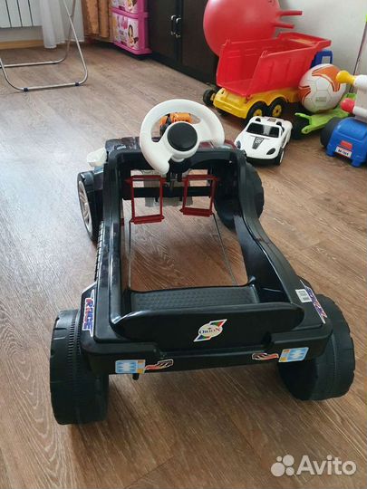 Детская педальная машина
