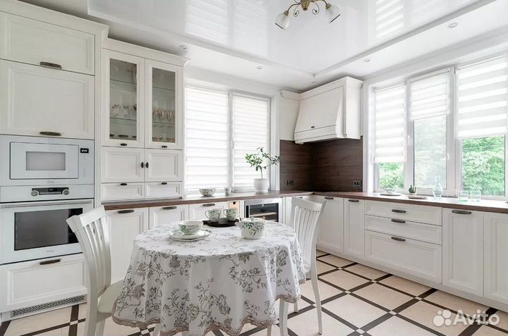 Кухня угловая на заказ в классическом стиле