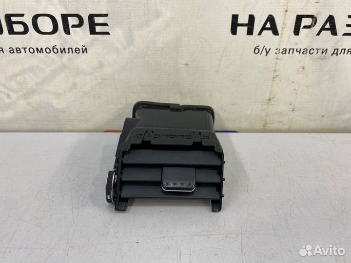 Дефлектор на торпедо передний правый Toyota Camry