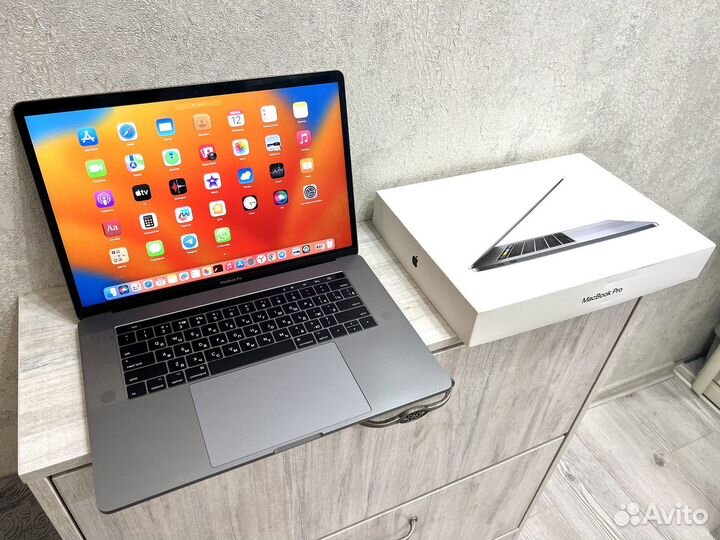 Apple MacBook Pro 15 2017 touch bar