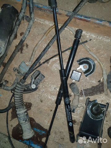 Задние амортизаторы багажника гольф 3