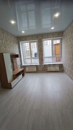 2-к. квартира, 56 м², 1/18 эт.