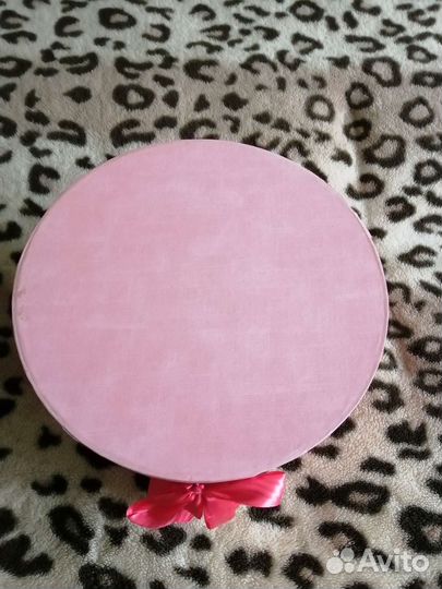 Коробка подарочная, диаметр 32 см