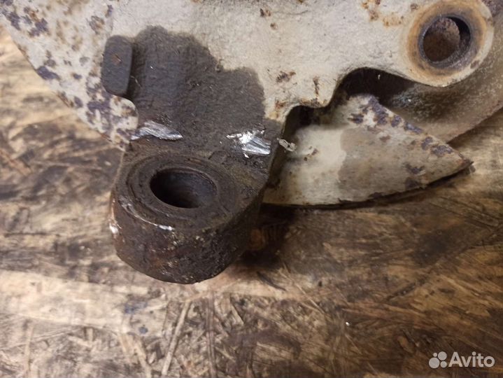 Кулак поворотный правый Opel Frontera A