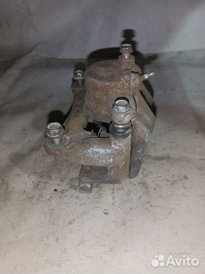 Суппорт тормозной передний правый Lexus Rx 400H