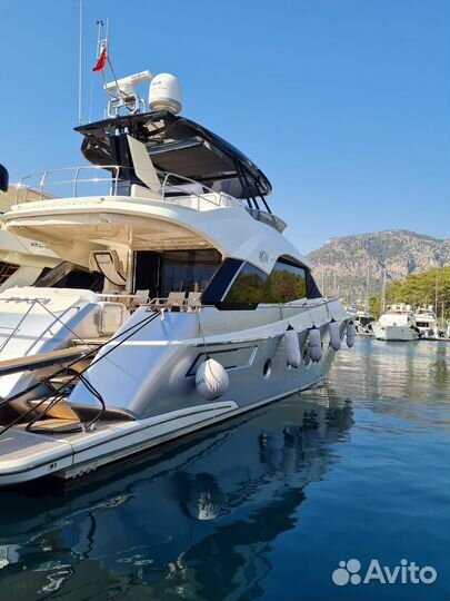 Моторная яхта MCY 70