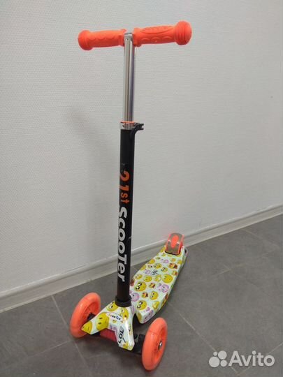 Детский самокат Maxi print Scooter,оранжевые колес