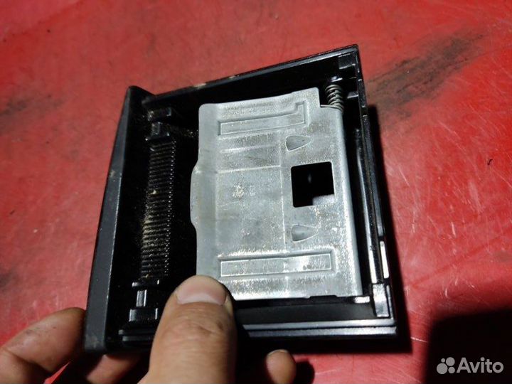 Пепельница Mitsubishi Carisma хетчбек 1.8 16V GDI