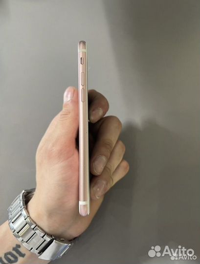 Телефон iPhone 7