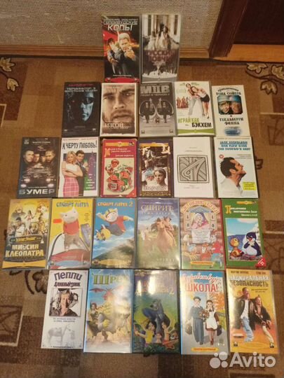 Видеокассеты с фильмами и мультиками