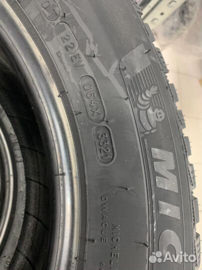 Michelin X-Ice North 4 205/65 R16